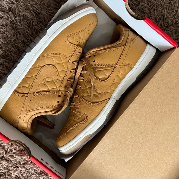 Nike Dunks Wheat/Sail, size 7 Women’s - Picture 6 of 6